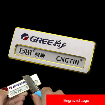 良い価格 オーダーメイド 刻印された名前タグ ロゴの色彩の記入と磁気 再利用可能な金属名札 オンライン
